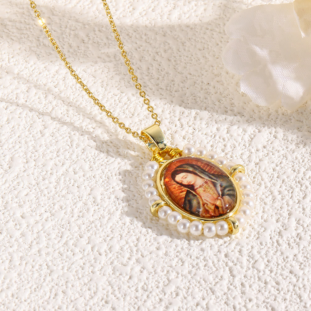 Collar con Dije de Ícono Sagrado: Detalle Suave de Fe para el Día a Día