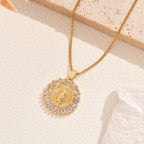 Collar Brillante con Medallón de la Santa Madre: Presencia Sagrada en Todo Momento