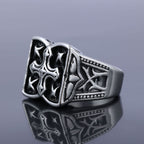 Anillo de Diseño de Cruz Rústica: Detalle de Fe para Looks Casuales