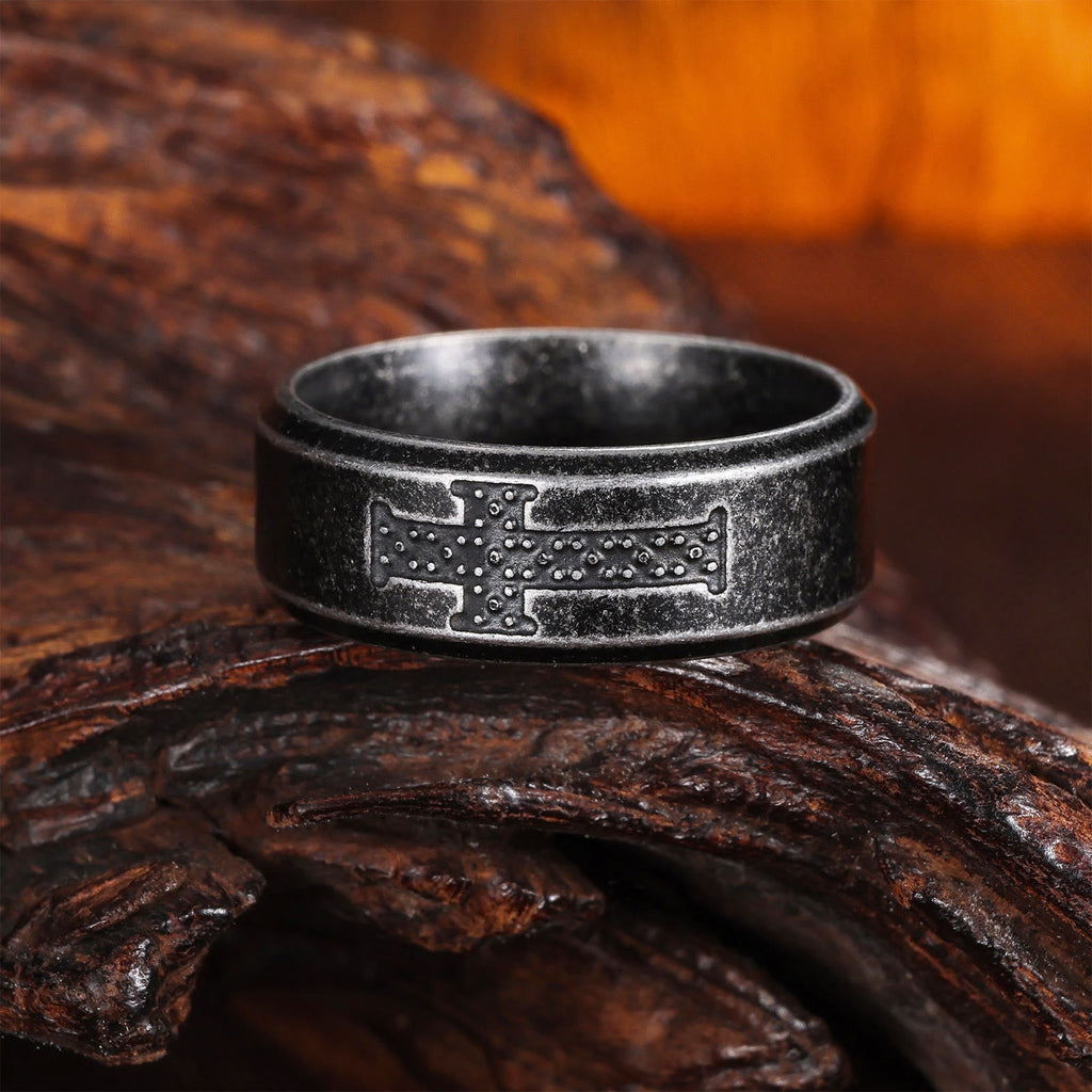 Anillo de Cruz con Detalle de Puntos: Devoción Serena para el Día a Día