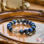 Pulsera de Cuentas de Resina con Cruz Brillante: Devoción para el Día a Día