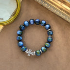 Pulsera de Cuentas de Resina con Cruz Brillante: Devoción para el Día a Día