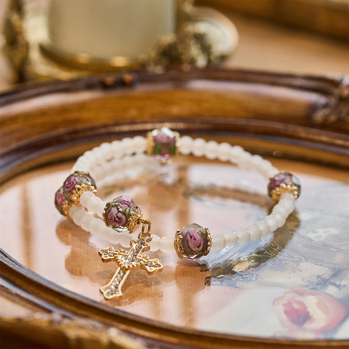 Pulsera Rosario de Alambre con Memoria con Detalle Floral: Devoción para el Día a Día