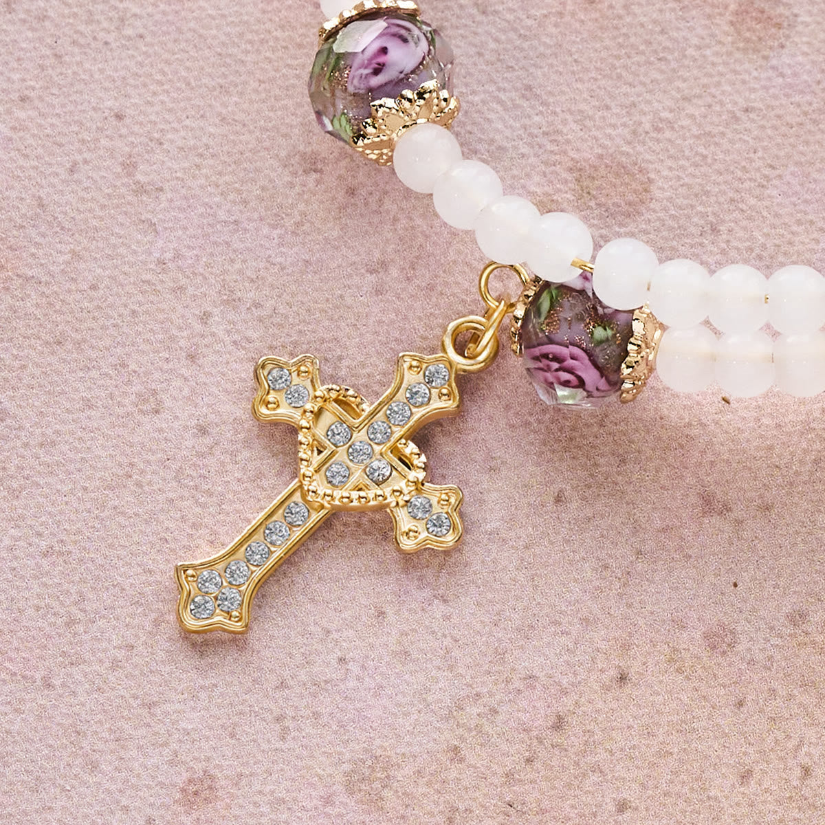 Pulsera Rosario de Alambre con Memoria con Detalle Floral: Devoción para el Día a Día