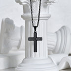 Collar de Cruz Minimalista con Detalle "JESÚS": Expresión Sobria de Fe