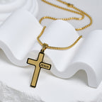 Collar de Cruz Minimalista con Detalle "JESÚS": Expresión Sobria de Fe