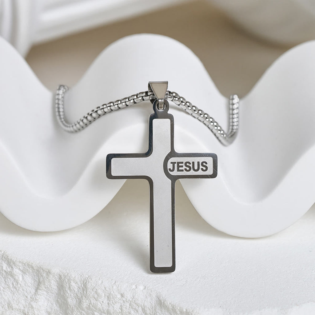 Collar de Cruz Minimalista con Detalle "JESÚS": Expresión Sobria de Fe