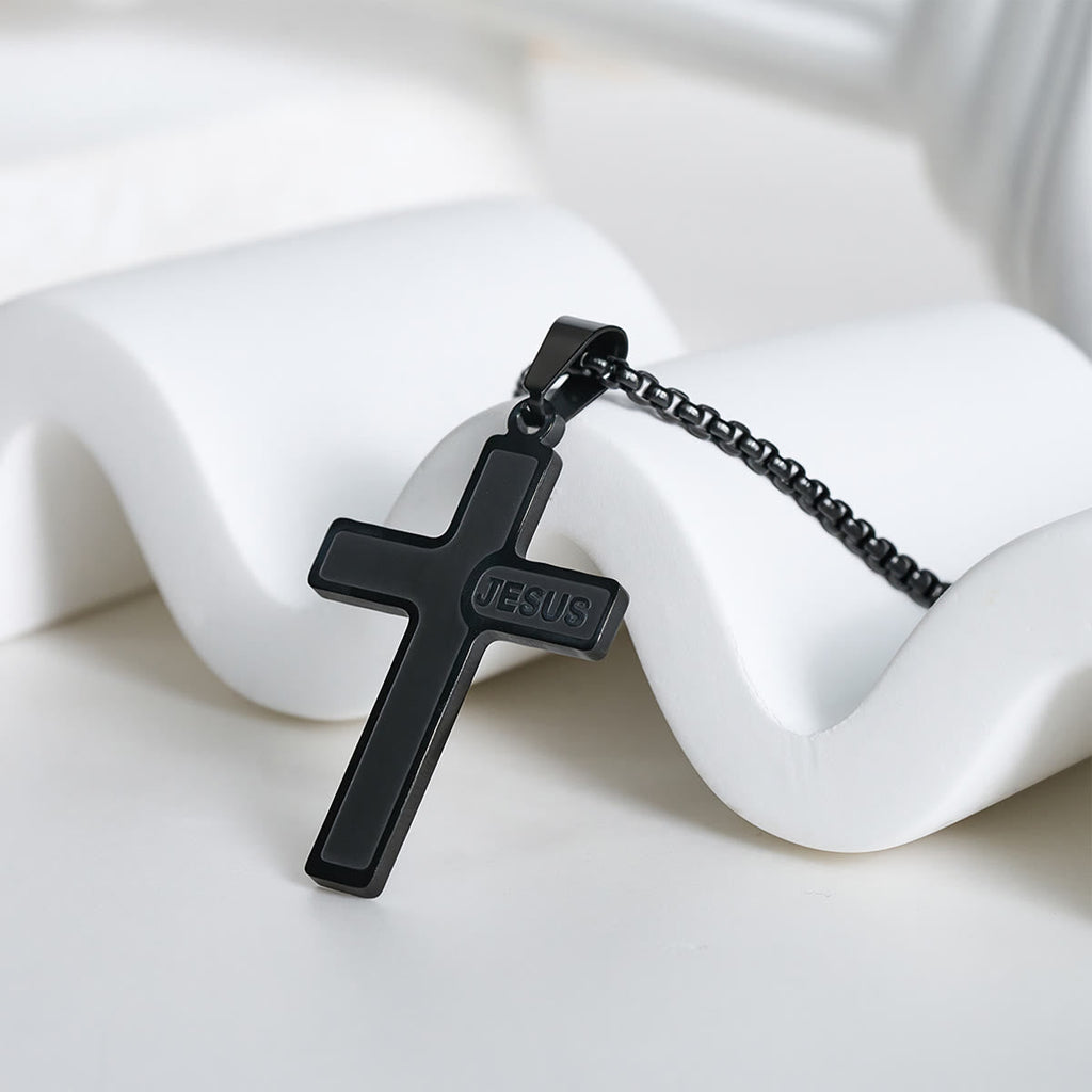 Collar de Cruz Minimalista con Detalle "JESÚS": Expresión Sobria de Fe