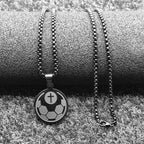Collar con Dije de Oración Deportiva: Filipenses 4:13 e Ícono de Deporte para Llevar