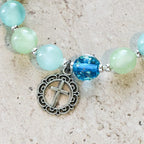 Pulsera de Cuentas con Brillo que Cambia con el Sol y Cruz Ornamentada