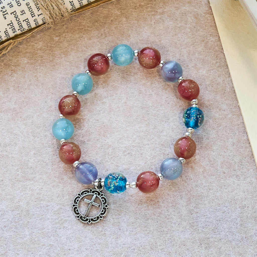 Pulsera de Cuentas con Brillo que Cambia con el Sol y Cruz Ornamentada
