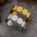 Pulsera con Medalla de San Benito: Recordatorio Portátil de la Gracia Divina