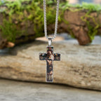 Collar de Cruz con Imagen Vitral: Fe con Arte Cerca del Corazón