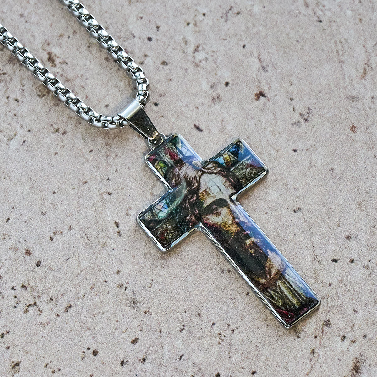 Collar de Cruz con Imagen Vitral: Fe con Arte Cerca del Corazón