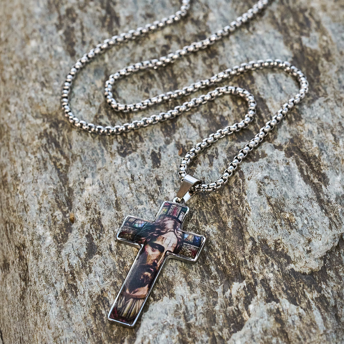 Collar de Cruz con Imagen Vitral: Fe con Arte Cerca del Corazón