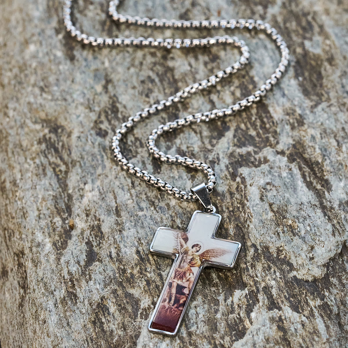 Collar de Cruz con Imagen Vitral: Fe con Arte Cerca del Corazón