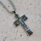 Collar de Cruz con Imagen Vitral: Fe con Arte Cerca del Corazón