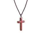 Collar Artesanal de Cruz de Sándalo Rojo — Devoción Sencilla para el Día a Día