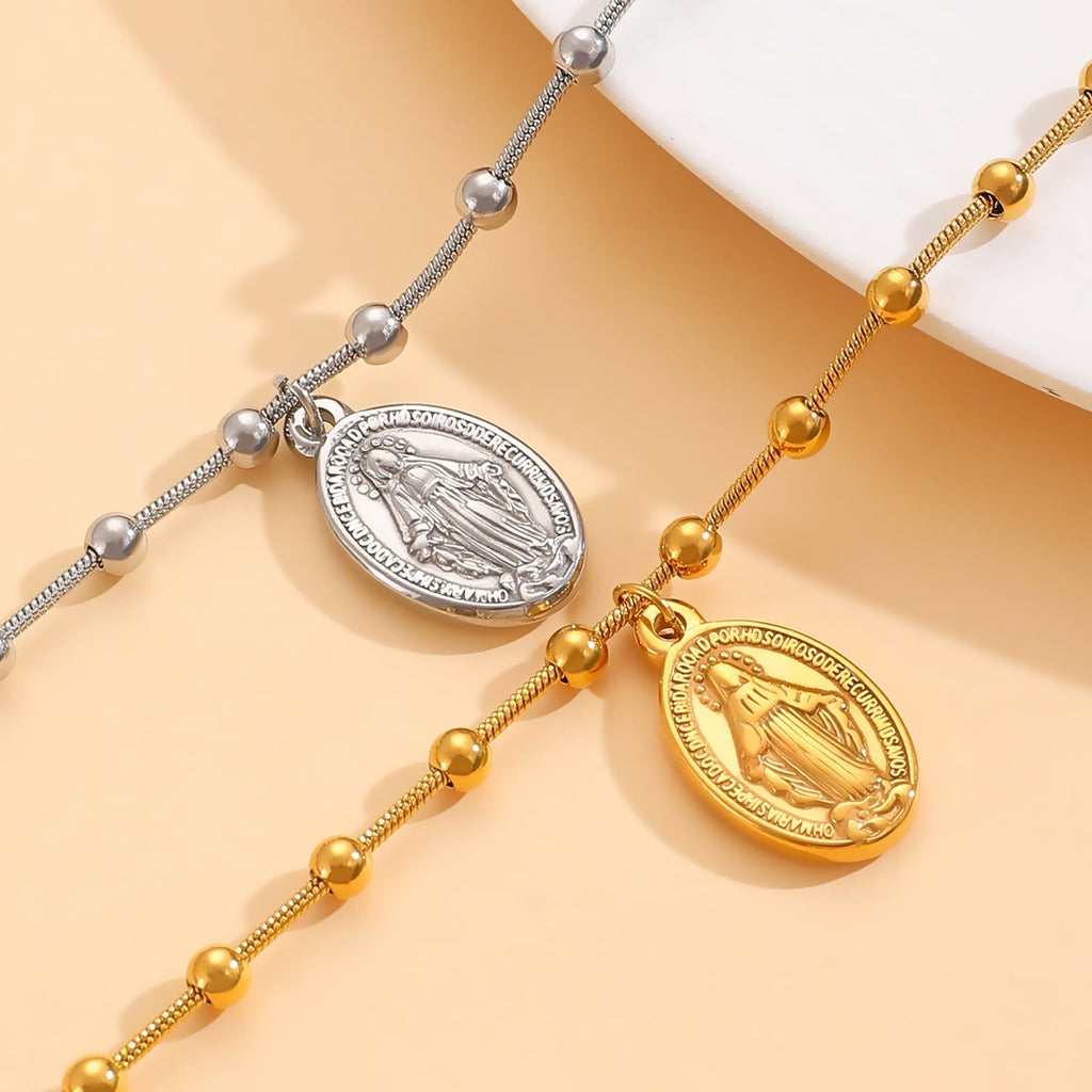 Pulsera con Medalla de la Virgen y Detalle de Cruz: Recordatorio de Fe y Cuidado Diario