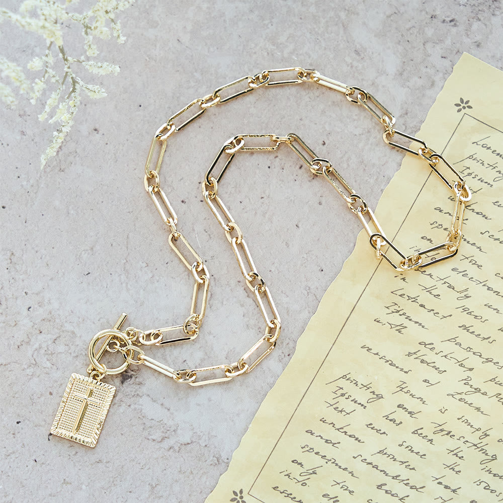 Collar de Placa con Cruz: Recordatorio Diario de Fe y Arte para Creyentes
