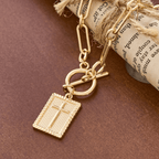 Collar de Placa con Cruz: Recordatorio Diario de Fe y Arte para Creyentes