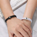 Pulsera de Cordón Milano con Cruz y Tarjeta de Regalo: Bendición para Bautizos y Ocasiones