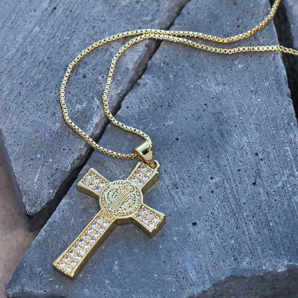 Collar de Cruz Serie Emblema de San Benito: Recordatorio de Fe y Gracia Diario