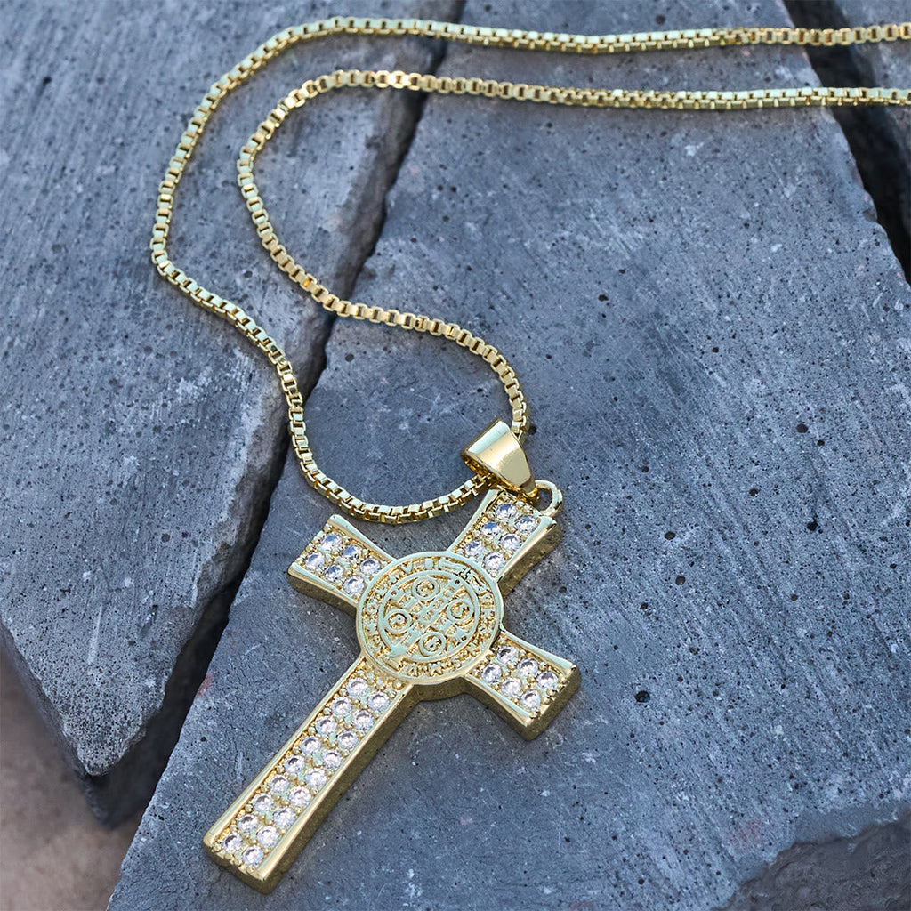 Collar de Cruz Serie Emblema de San Benito: Recordatorio de Fe y Gracia Diario