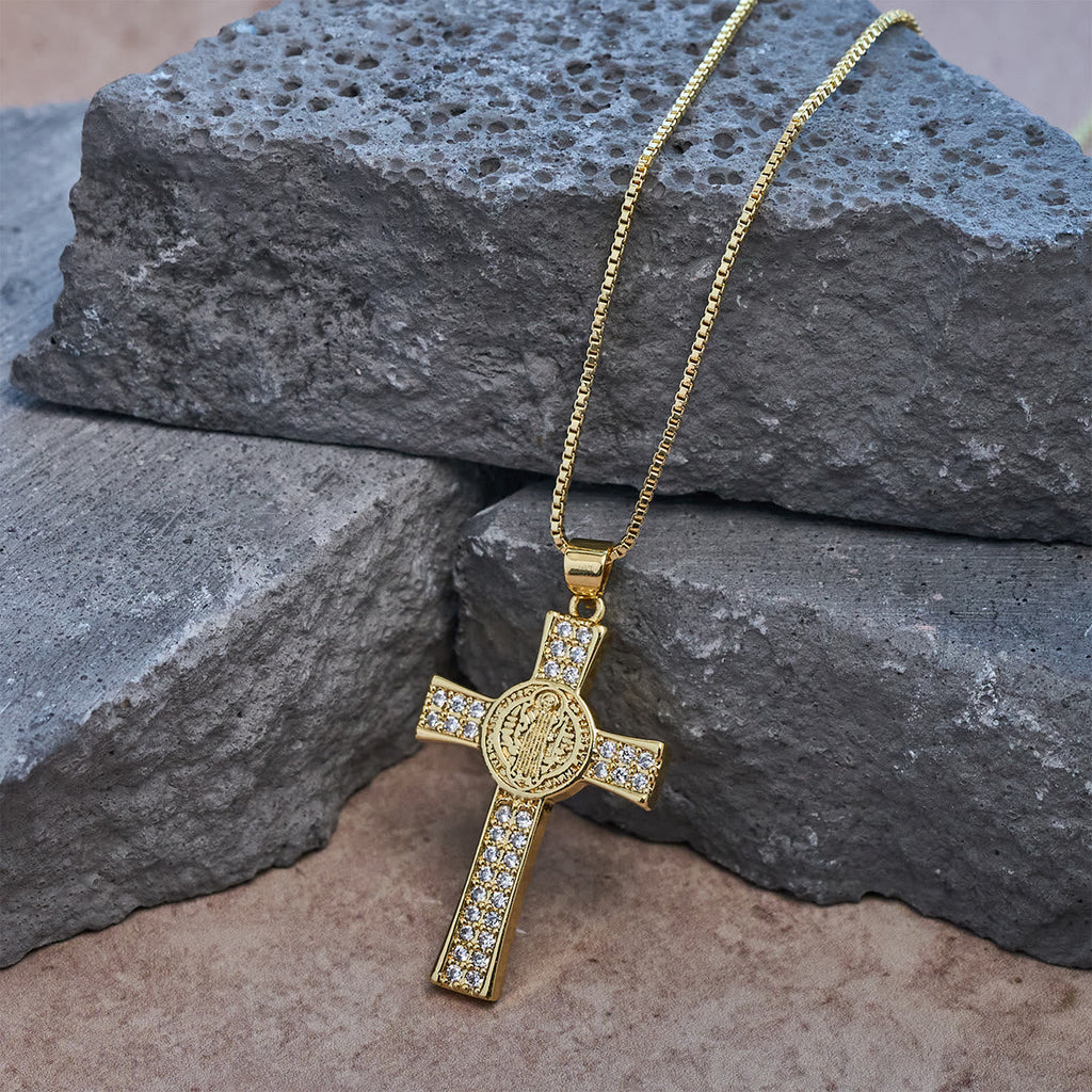 Collar de Cruz Serie Emblema de San Benito: Recordatorio de Fe y Gracia Diario