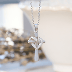 Collar de Corazón y Cruz en Dos Tonos con Circonias: Fusión de Amor y Fe