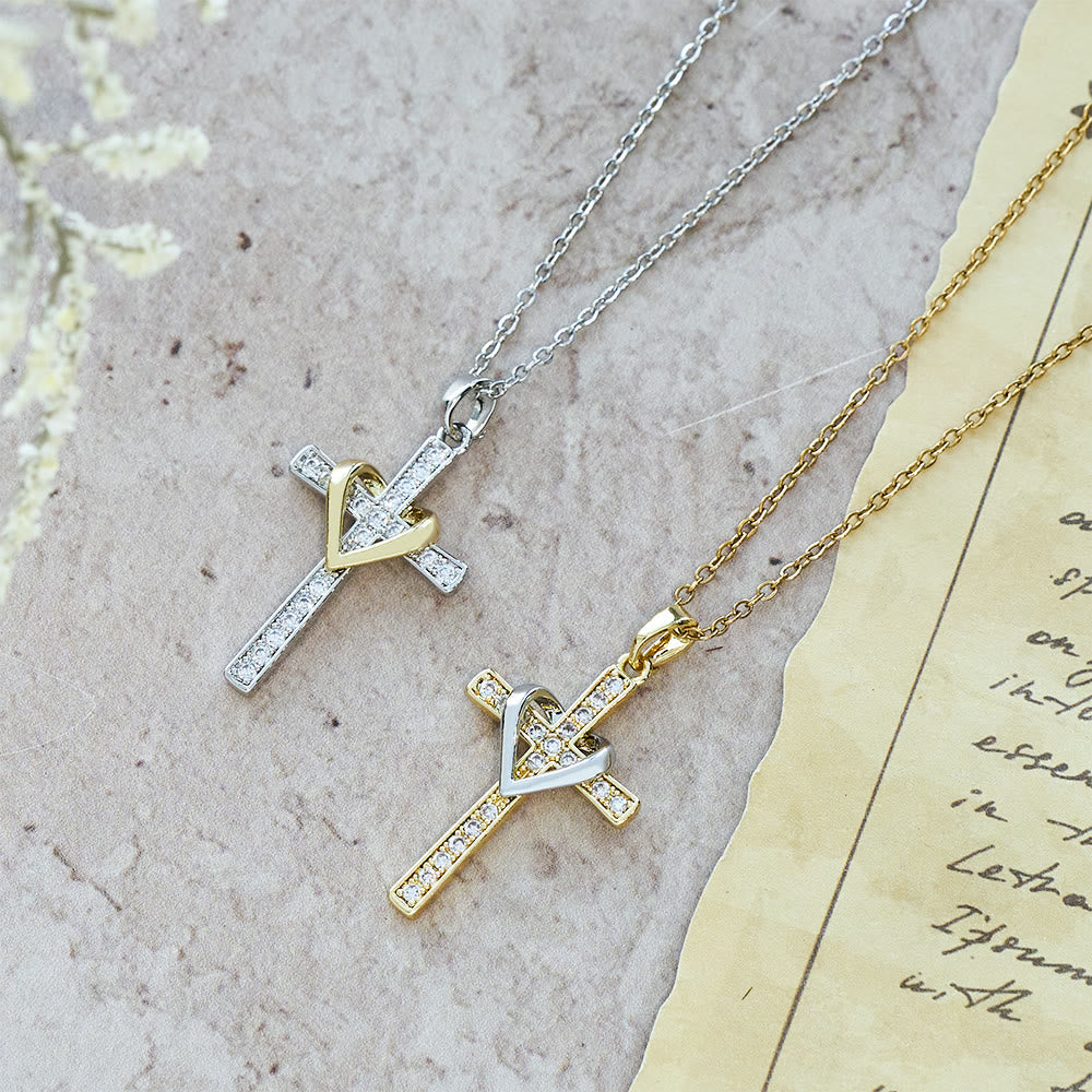 Collar de Corazón y Cruz en Dos Tonos con Circonias: Fusión de Amor y Fe