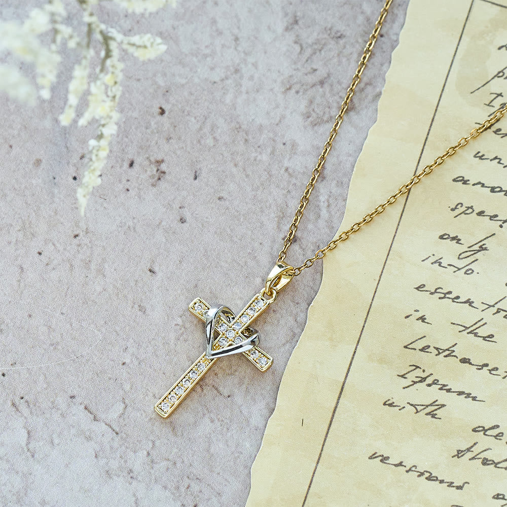 Collar de Corazón y Cruz en Dos Tonos con Circonias: Fusión de Amor y Fe