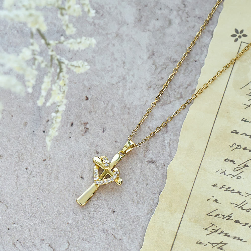 Collar de Corazón y Cruz en Dos Tonos con Circonias: Fusión de Amor y Fe