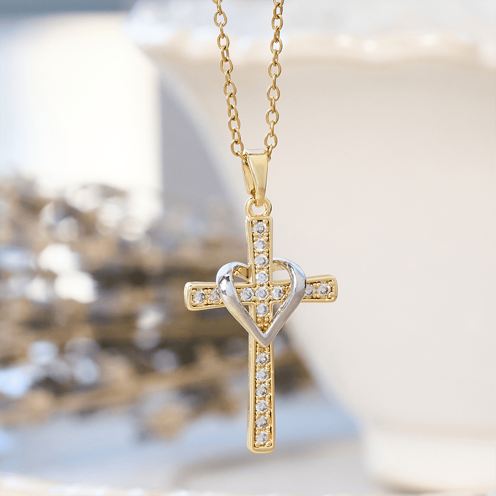 Collar de Corazón y Cruz en Dos Tonos con Circonias: Fusión de Amor y Fe