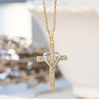 Collar de Corazón y Cruz en Dos Tonos con Circonias: Fusión de Amor y Fe