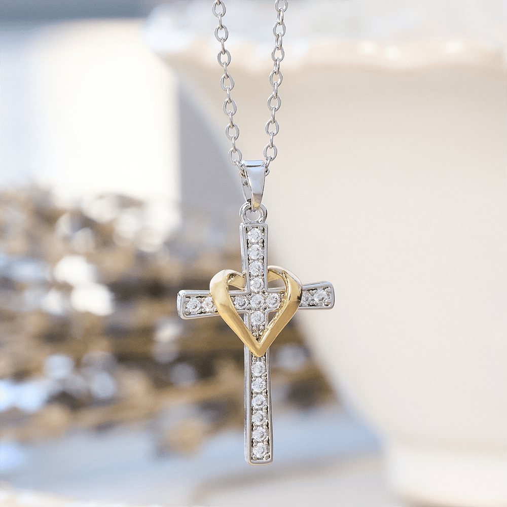 Collar de Corazón y Cruz en Dos Tonos con Circonias: Fusión de Amor y Fe