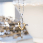 Collar de Corazón y Cruz en Dos Tonos con Circonias: Fusión de Amor y Fe