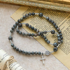 Pulsera Rosario de Piedra de Fuego con Brillo UV de 6 mm: Textura Cenizas y Devoción Iluminada
