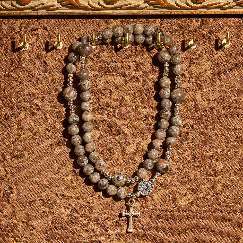 Pulsera Rosario de Piedra de Fuego con Brillo UV de 6 mm: Textura Cenizas y Devoción Iluminada