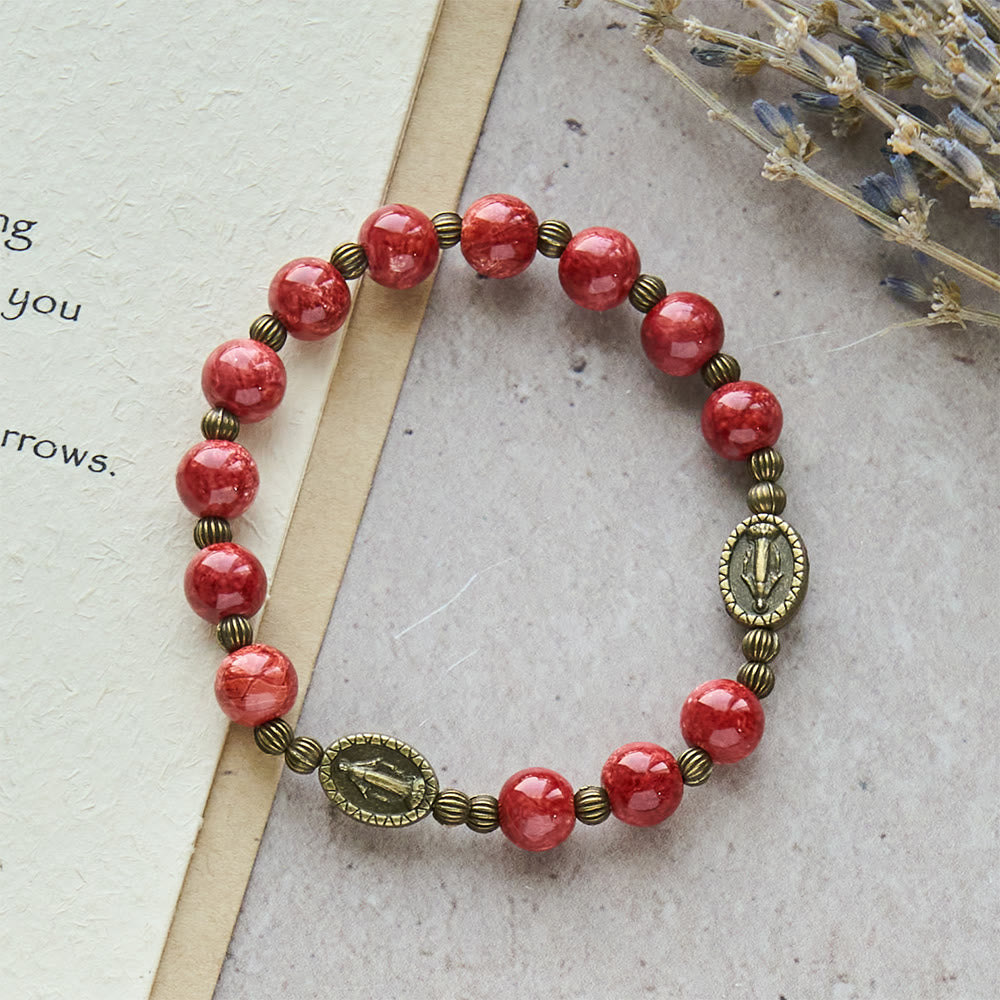 Pulsera Vintage de Cristal Rojo y Verde con Medalla Milagrosa: Fe y Gracia Diarias