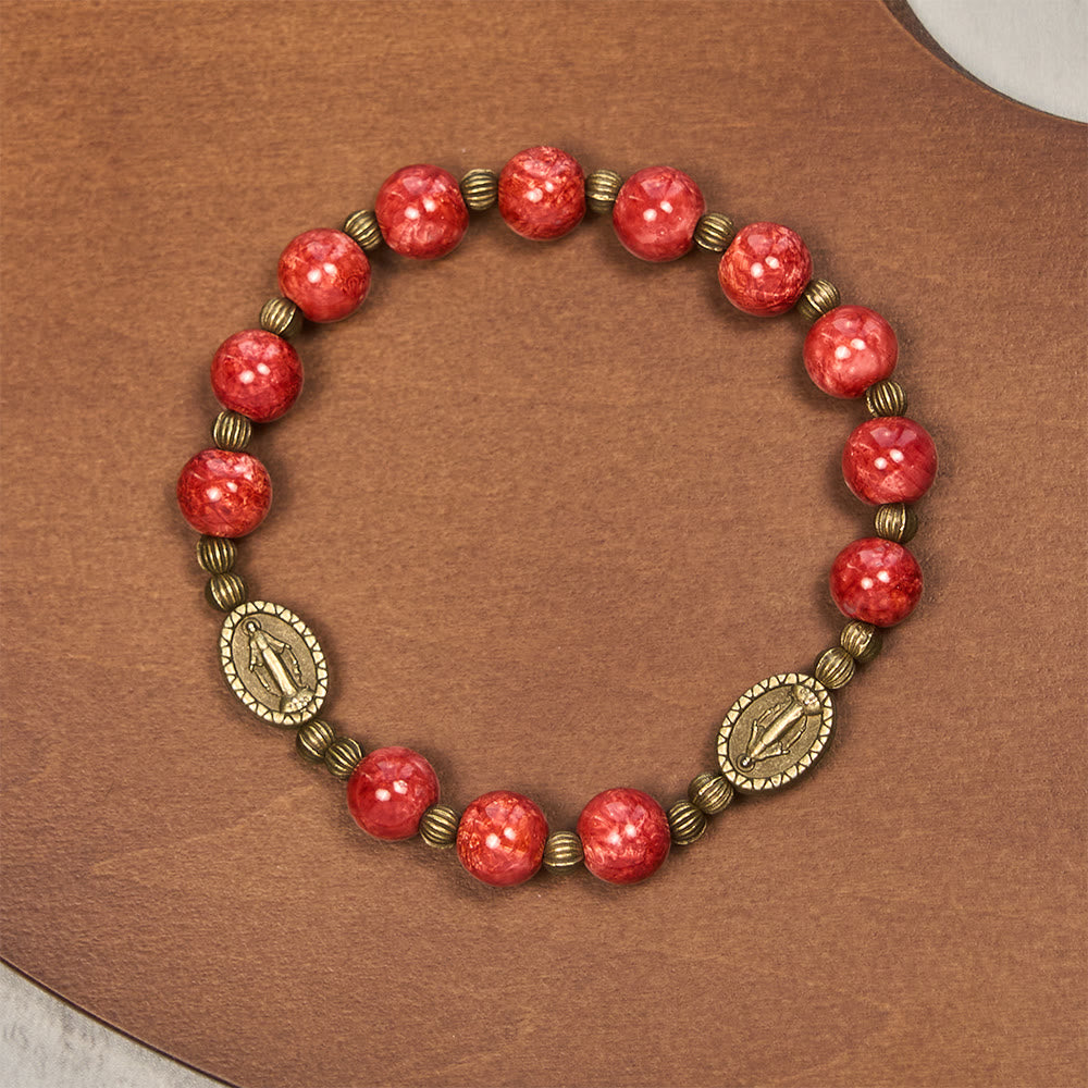 Pulsera Vintage de Cristal Rojo y Verde con Medalla Milagrosa: Fe y Gracia Diarias