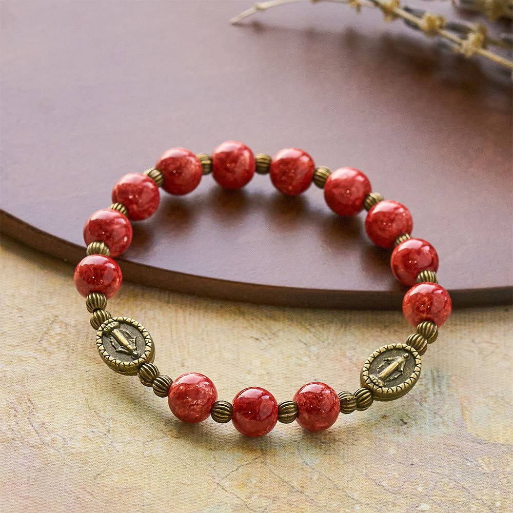 Pulsera Vintage de Cristal Rojo y Verde con Medalla Milagrosa: Fe y Gracia Diarias