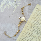 Pulsera de Cuentas Llena de Gracia: Dije de Cruz para Recordatorios Suaves