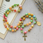 Pulsera Rosario Arcoíris de Fe Vibrante: Cuentas de Colores y Virgen Dorada Sagrada