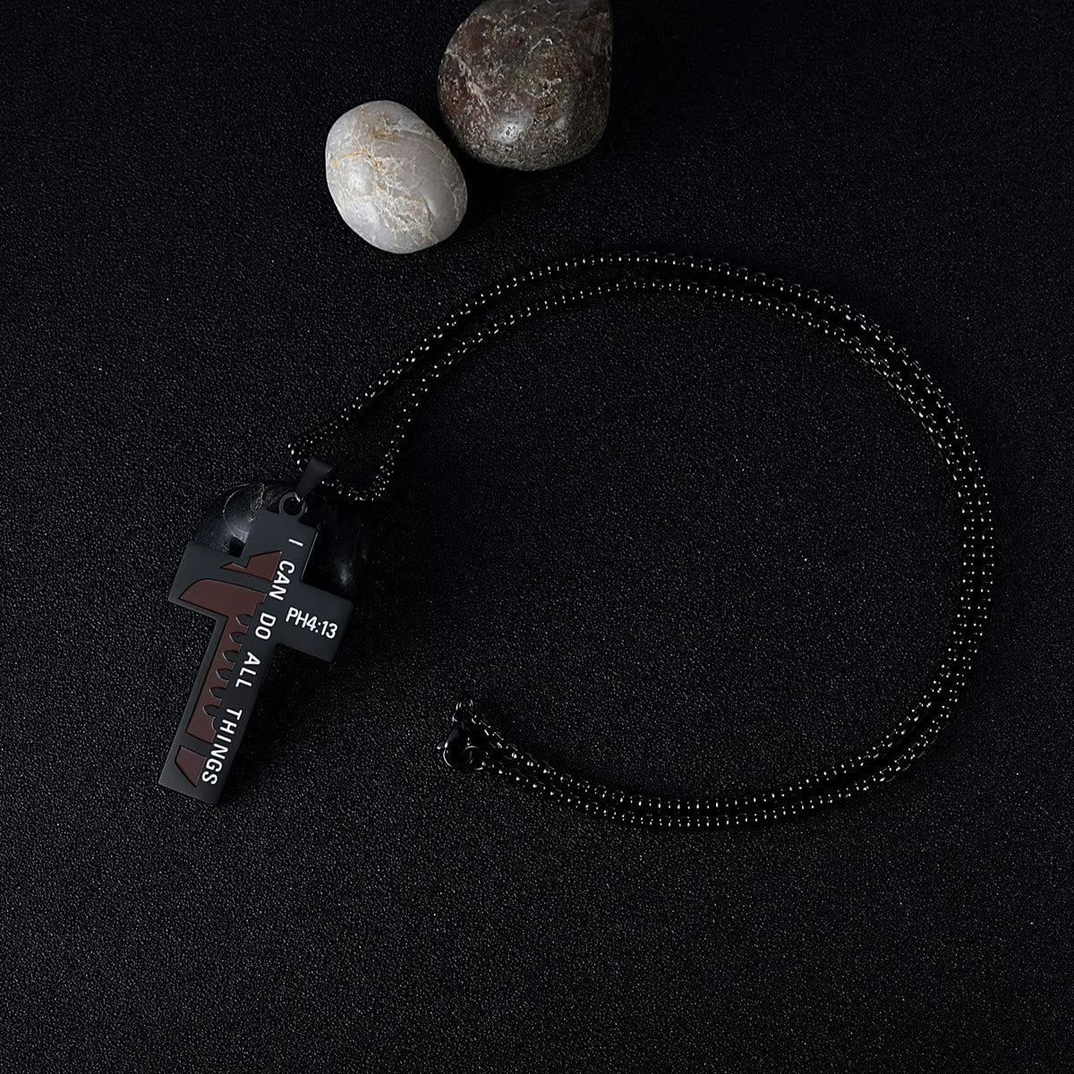 Collar de Cruz de Rugby/Baloncesto: Devoción para Amantes del Deporte