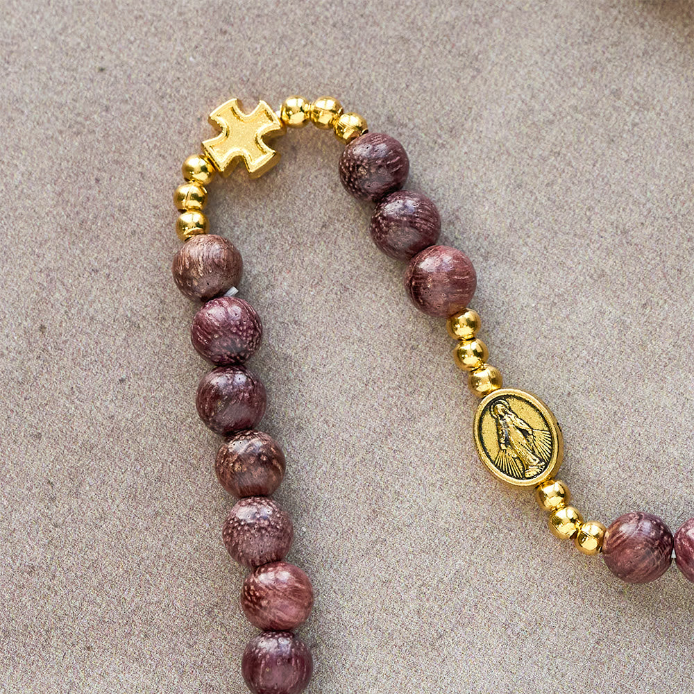 Pulsera Rosario Multicapa de Madera de Perilla con Cuentas Terrosas y la Virgen