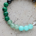 Pulsera de Fe con Piedras Naturales Variadas y Cruz: Una Fe que Brilla con Naturalidad