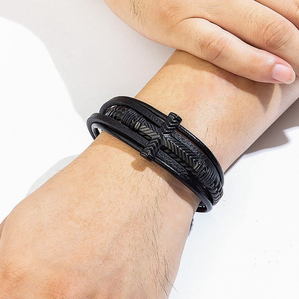 Pulsera de Cuero con Cruz en Tres Estilos: Fe Personalizada en Cada Hebra