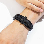 Pulsera de Cuero con Cruz en Tres Estilos: Fe Personalizada en Cada Hebra