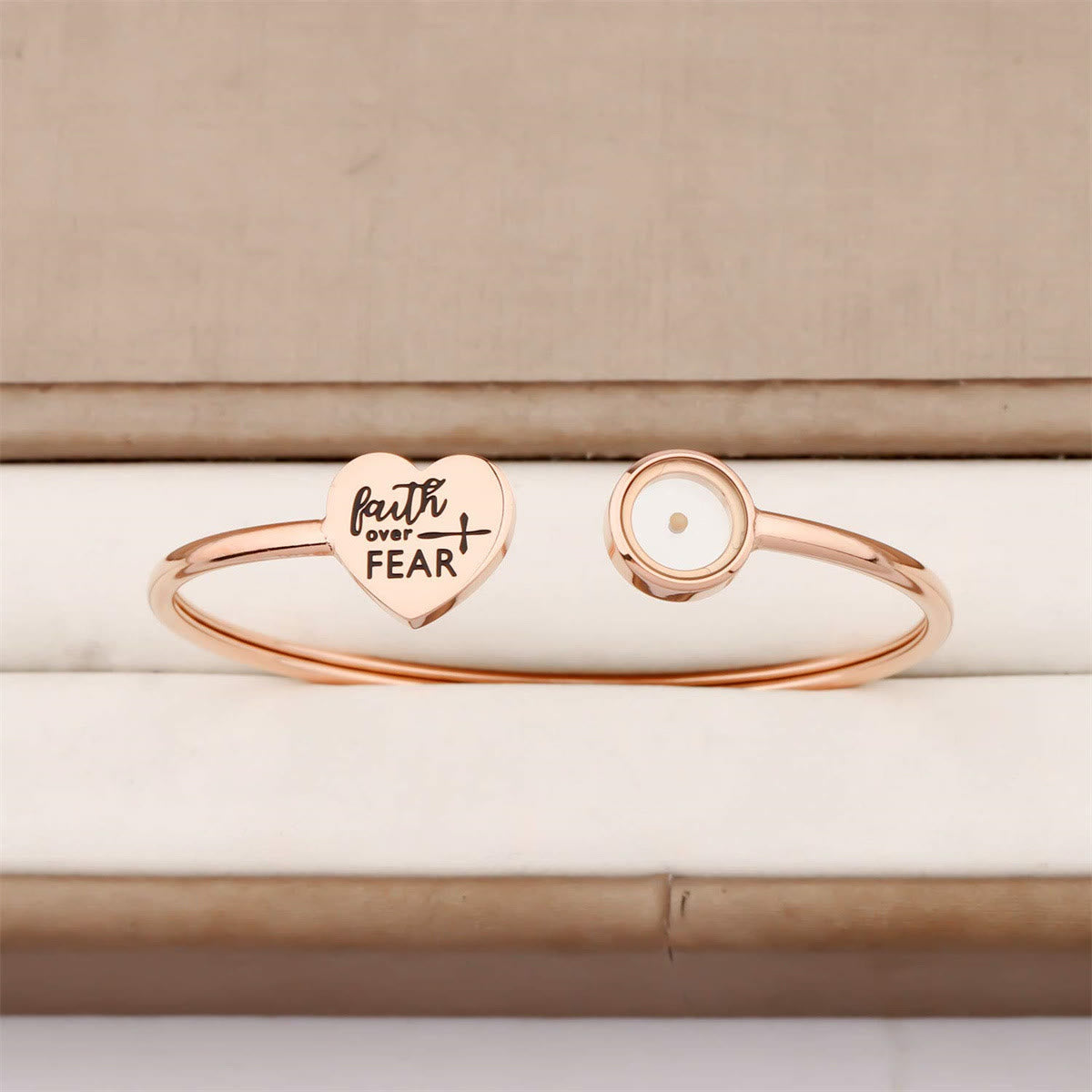 Brazalete Semilla de Mostaza "Fe Sobre Miedo" en 3 Colores: Recordatorio Firme de Esperanza